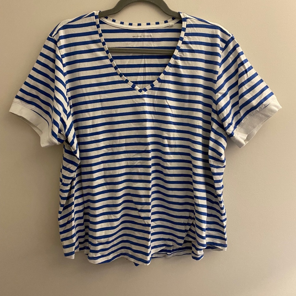 Blue and white striped Size Large Universal Standard